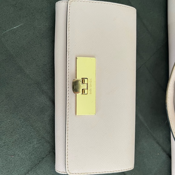 Light baby pink Micheal Kors handbag and matching wallet - Picture 5 of 5